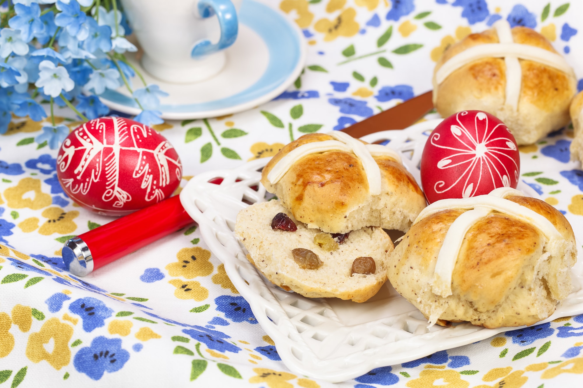 Depositphotos_42696331_l-2015 Hot cross buns! one a penny, two a penny  ....... and your dog